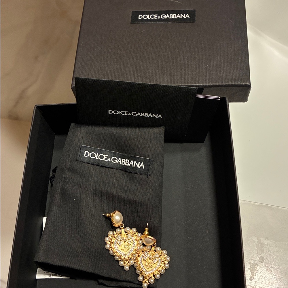 Dolce & Gabbana Gold Heart Drop Earrings with Pearls - Picture 5 of 7